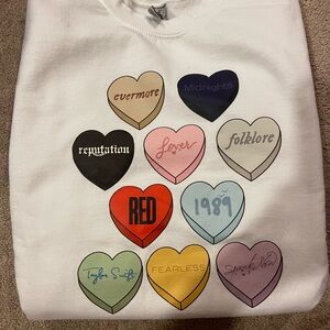 Gildan Heart Graphic Sweatshirt - White